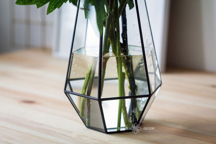 Стеклянные вазы для цветов