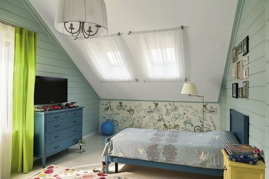Комната на мансарде для подростка