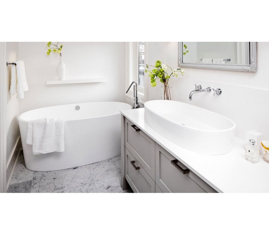 Белая ванная комната маленькая