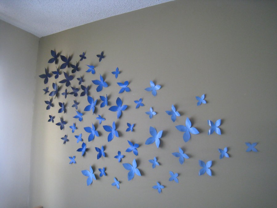 Украшение стен в коридоре