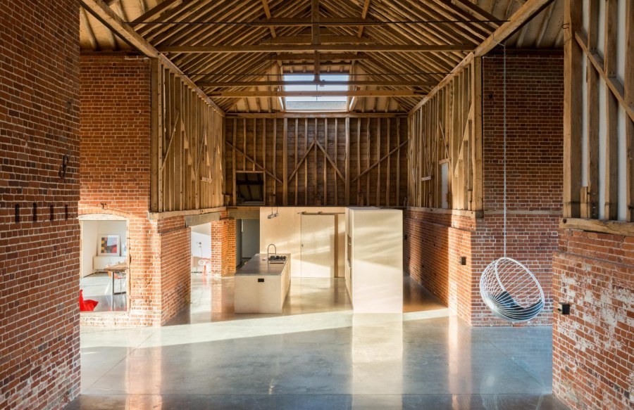 Сарай кирпичный длинный дизайн