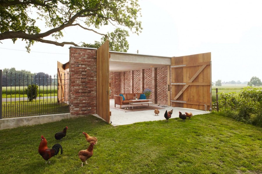 Современный сарай на участке