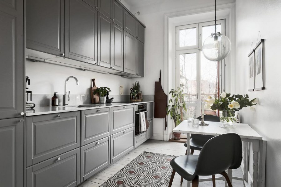 Кухня в серых тонах в скандинавском стиле