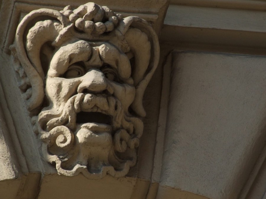 Маскарон Зевса