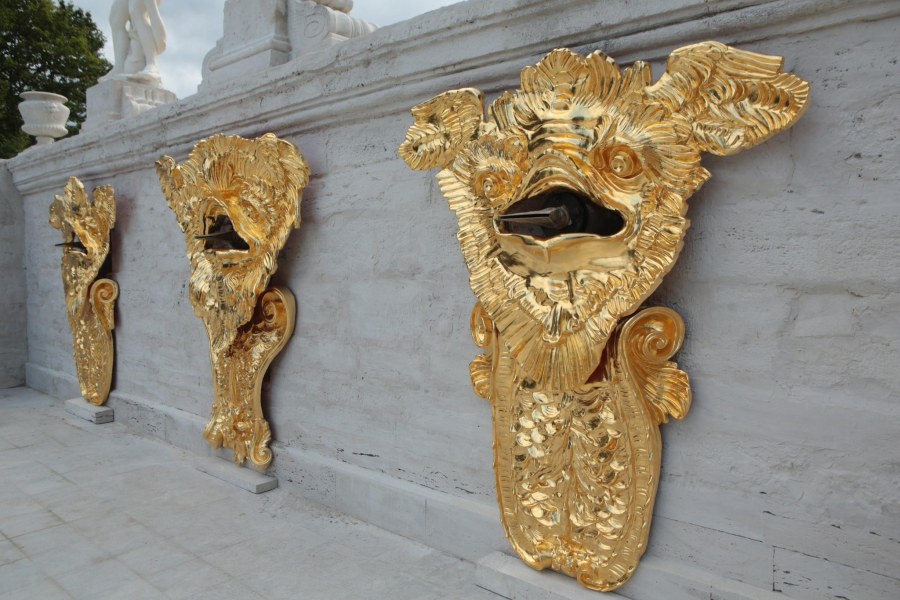 Петергоф фонтан маскарон