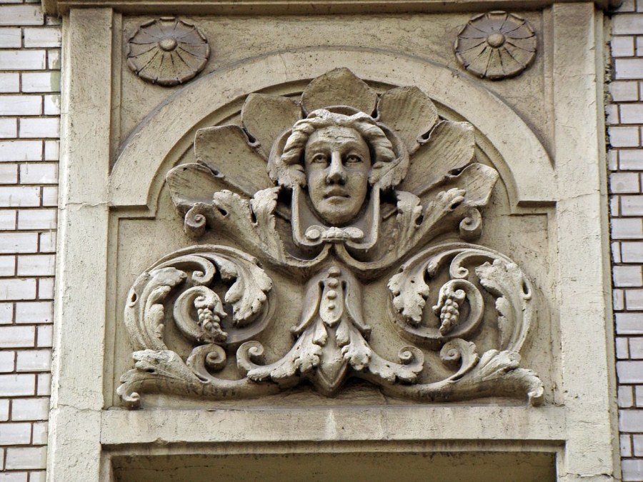 Маскарон скульптура