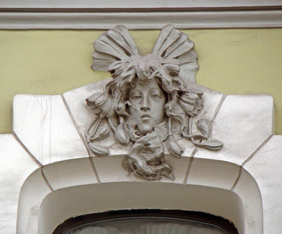 Маскарон здания Москва