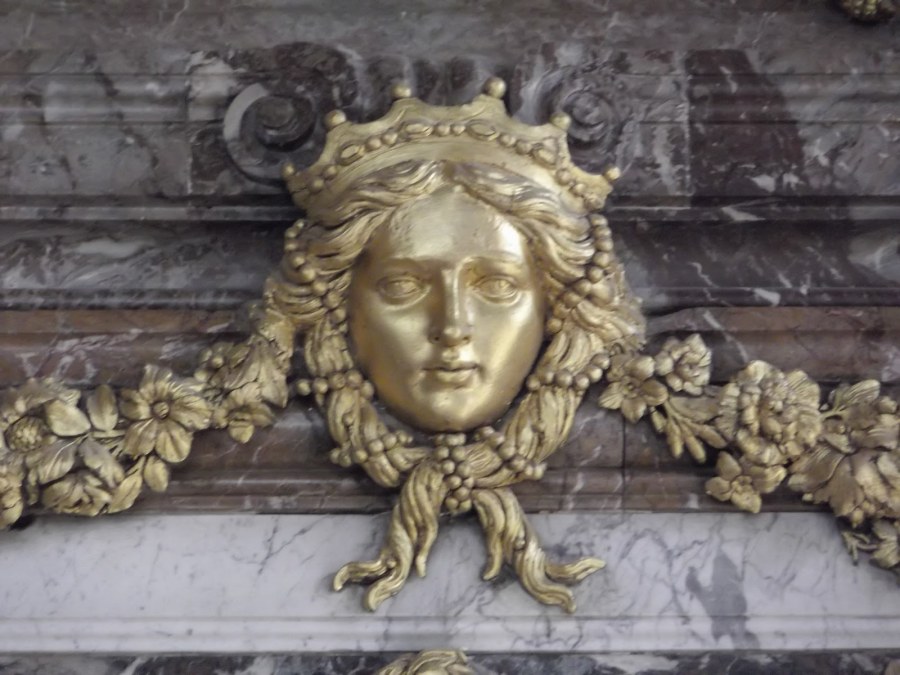 Людовик 14 барельеф