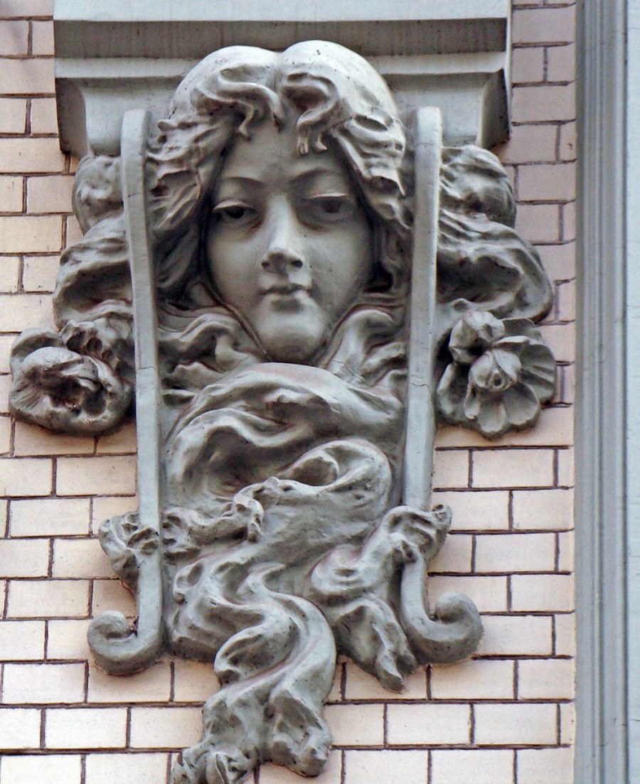 Маскарон скульптура