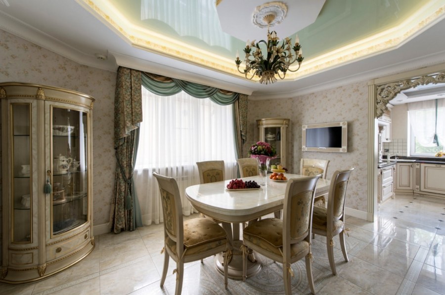 Двухуровневый потолок в классическом стиле