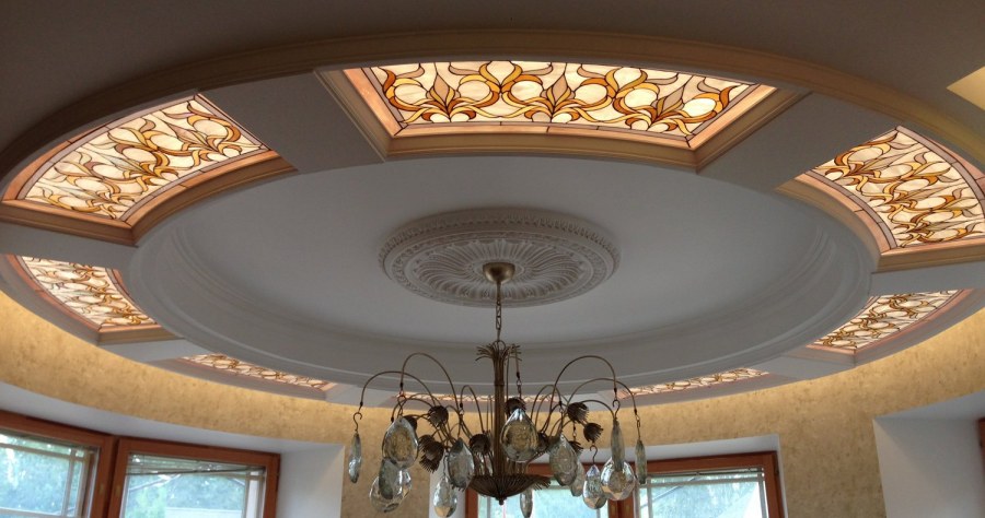 Классический потолочный витраж