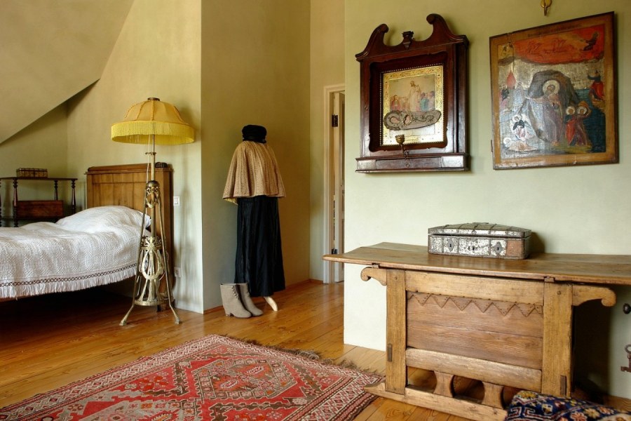 Обставить деревянный дом