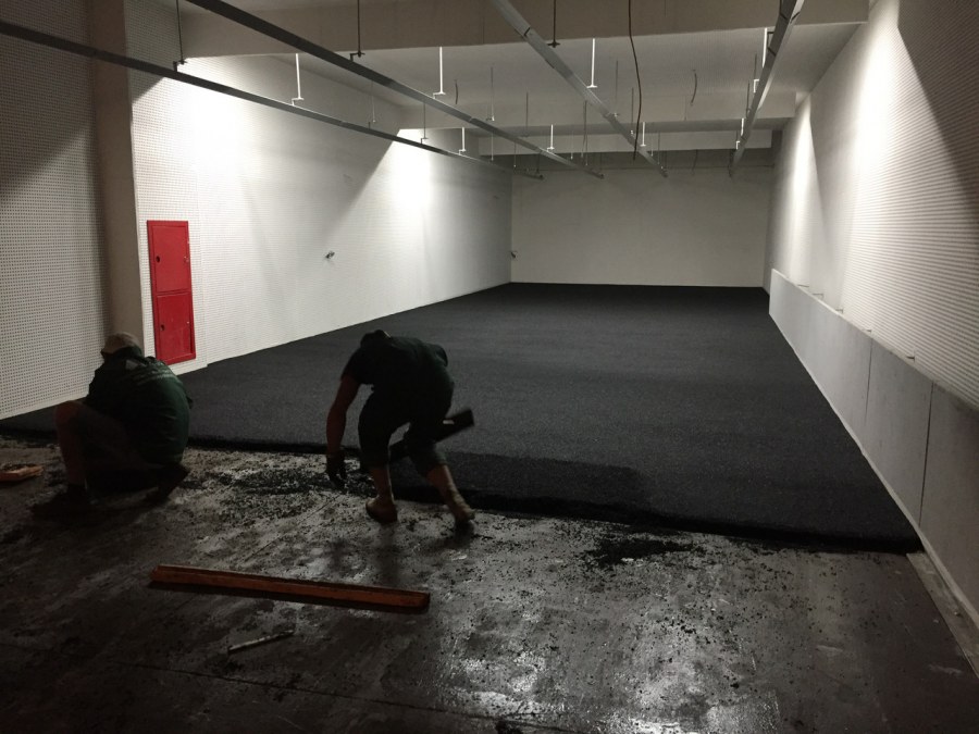 Резиновый пол в гараж