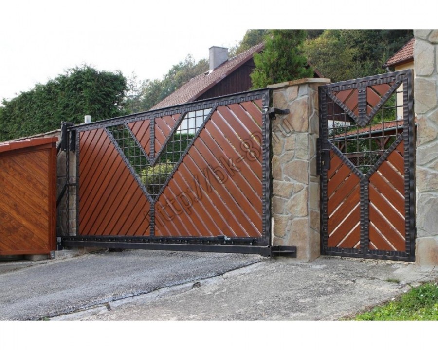 Металлодеревянные ворота