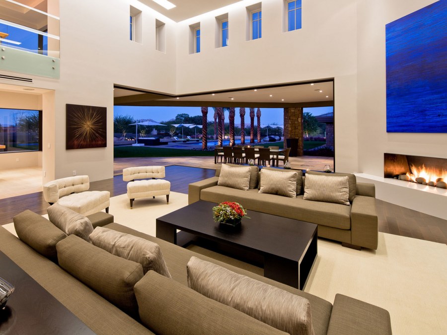 Гостиная с панорамными окнами