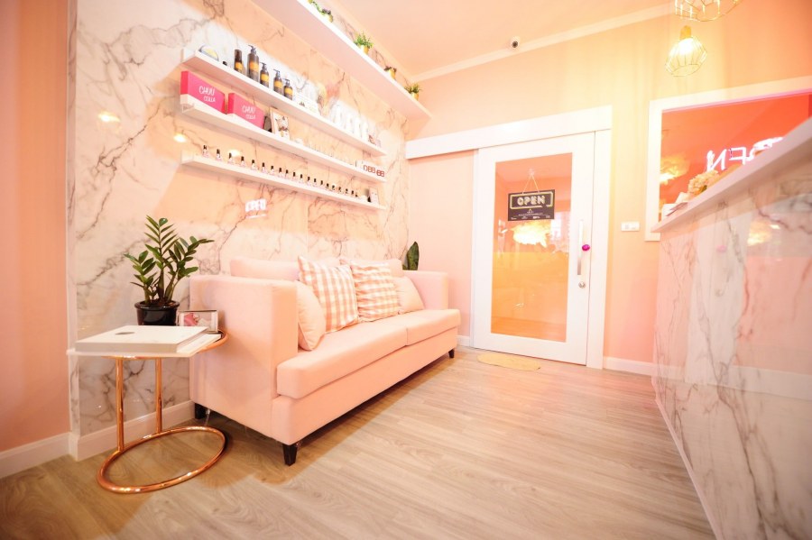 Салон красоты в персиковых тонах