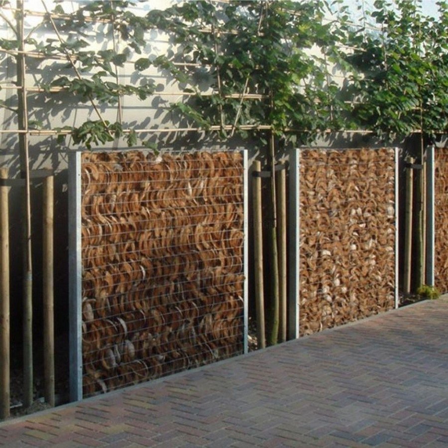 Забор из необычных материалов
