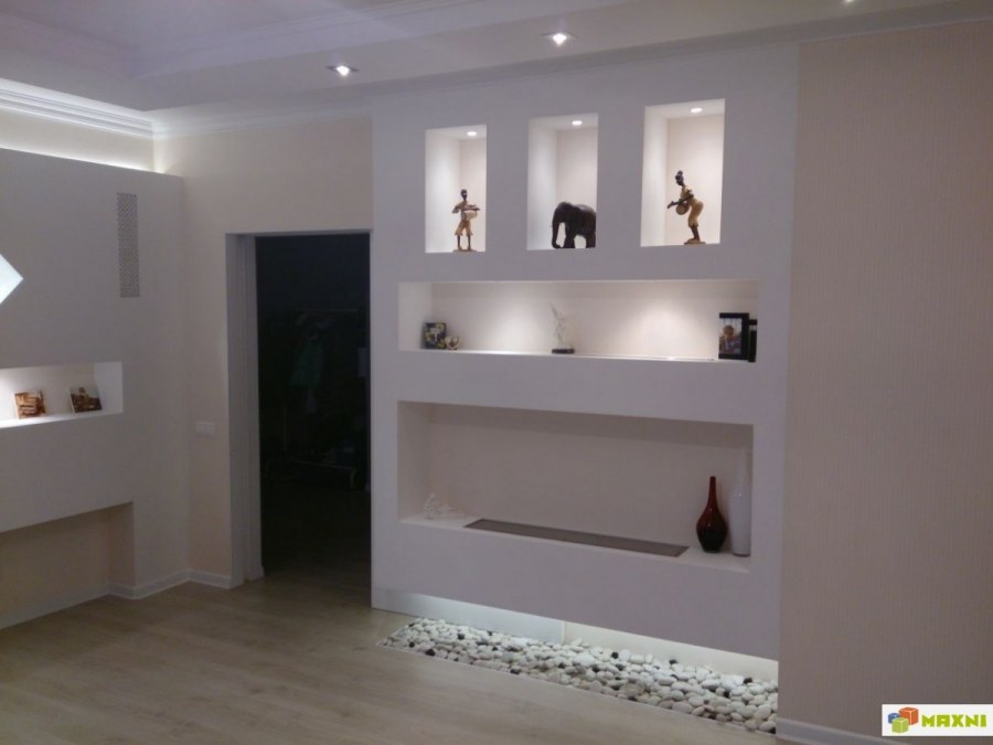 Гипсокартонная перегородка с полками