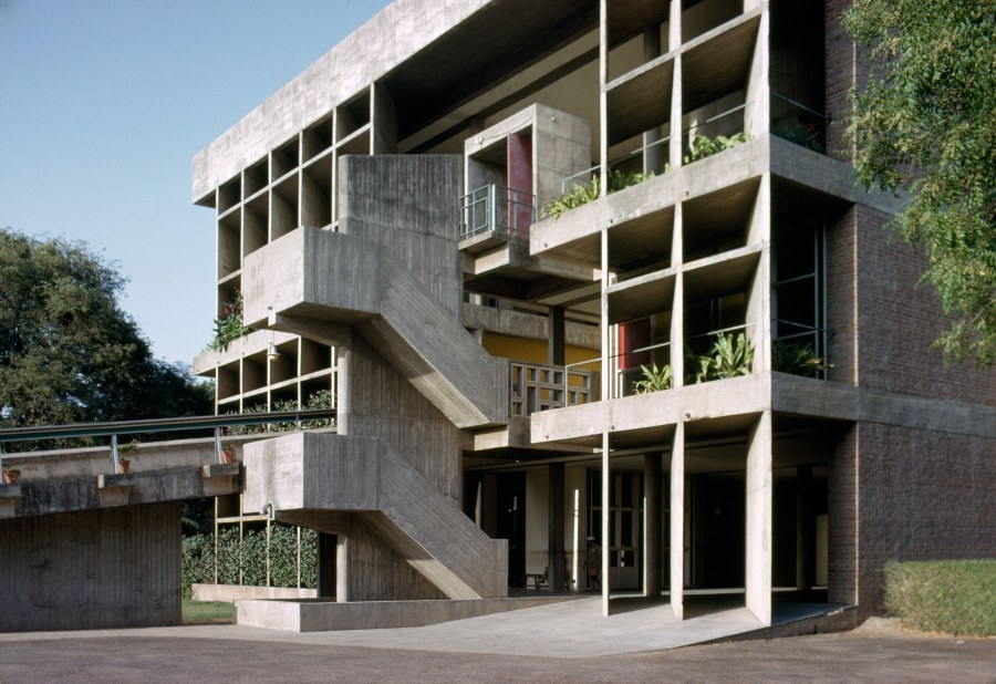 Дом в стиле брутализм экстерьер