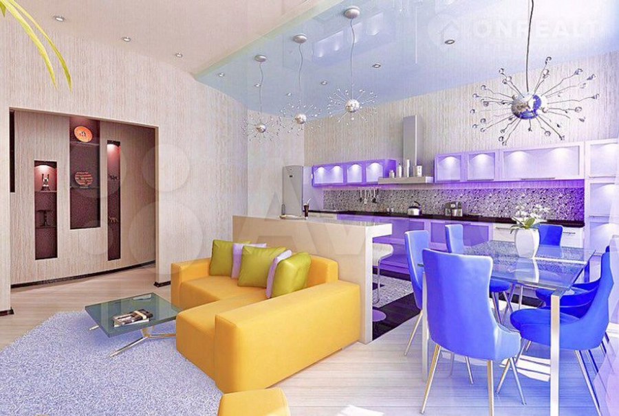 Яркая кухня гостиная