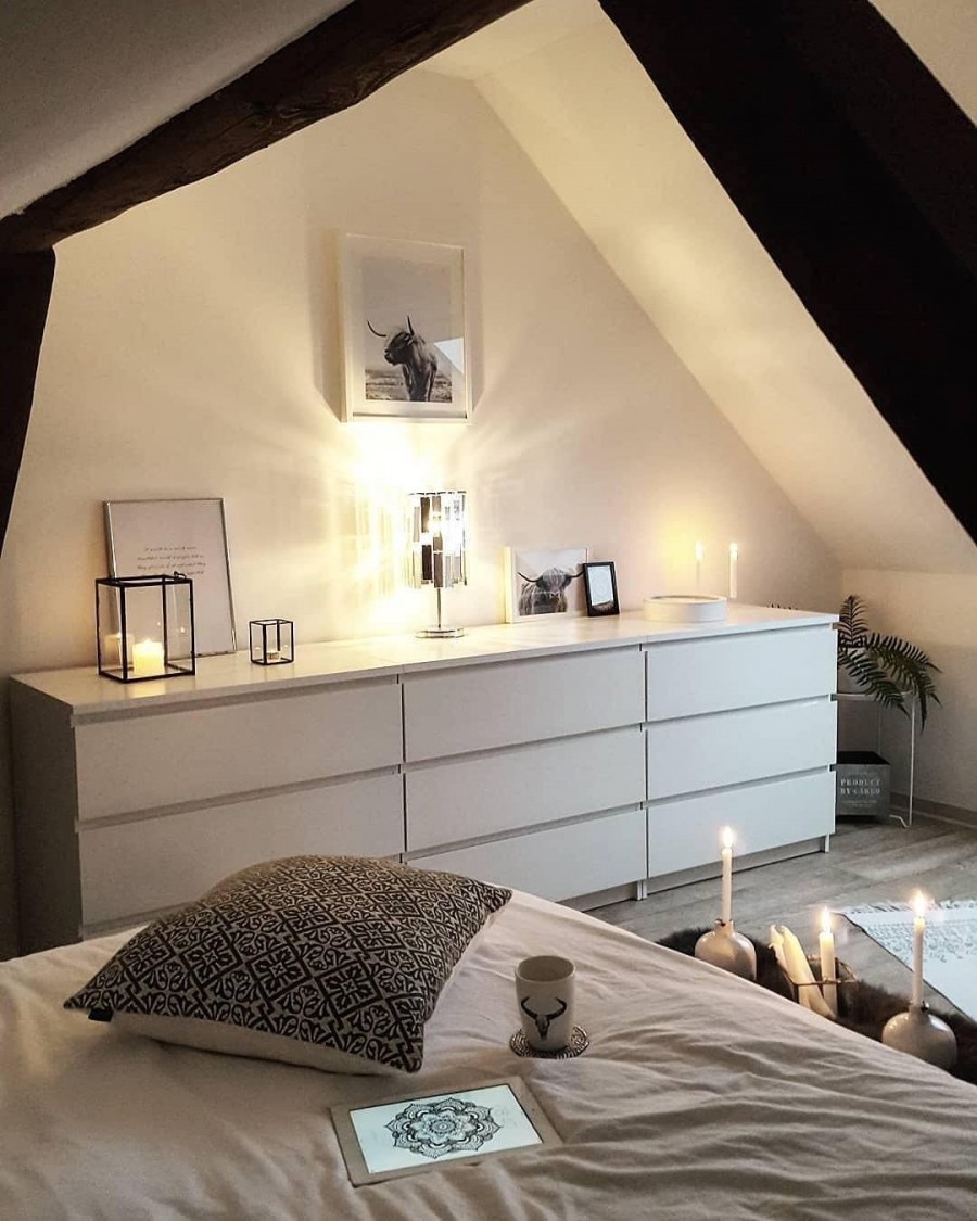 Спальня на высокой мансарде