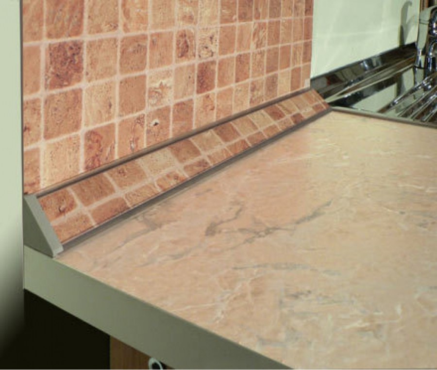 Плинтус кухонный для столешницы