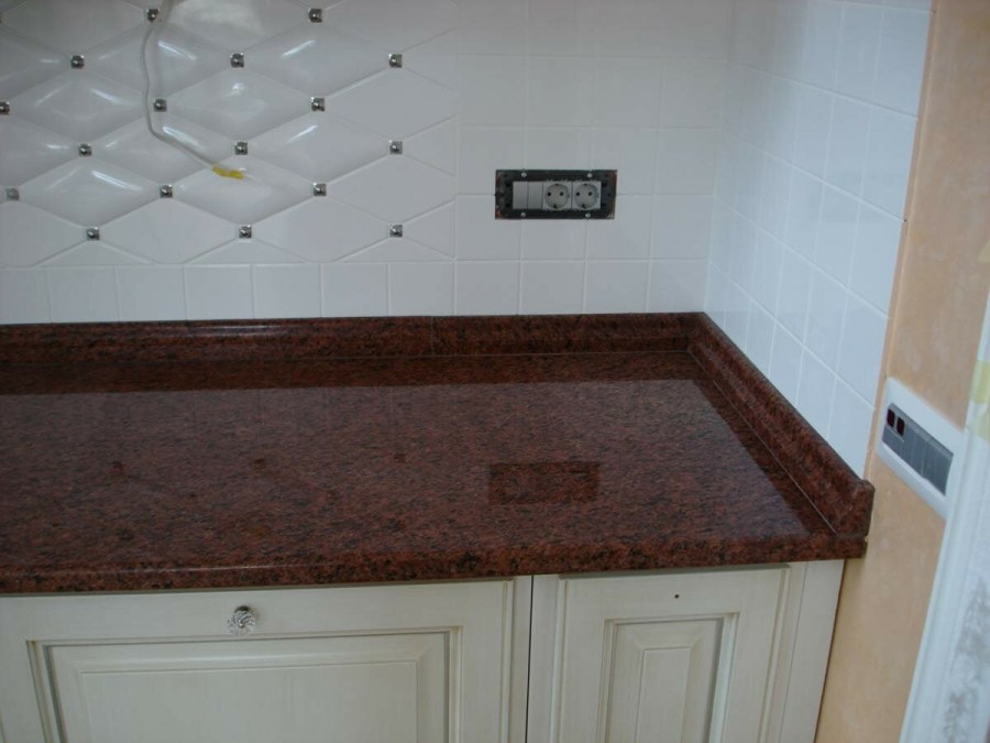 Стык столешницы и фартука