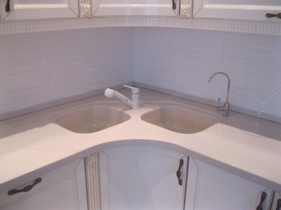 Стык столешницы и фартука