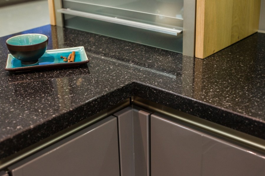 Кварцевый агломерат стыки на столешнице