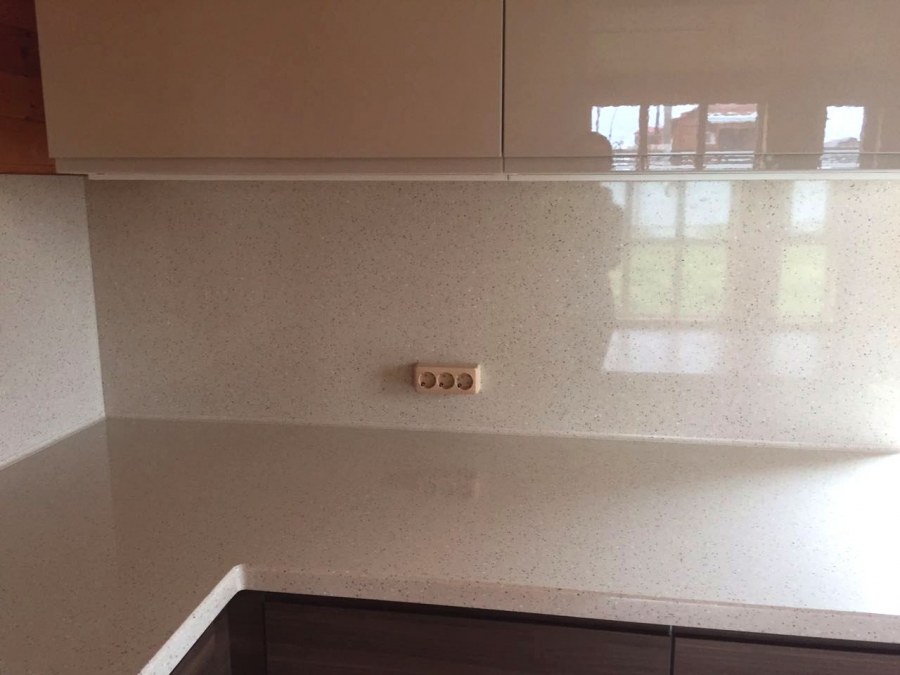 Плинтус для стеклянного фартука