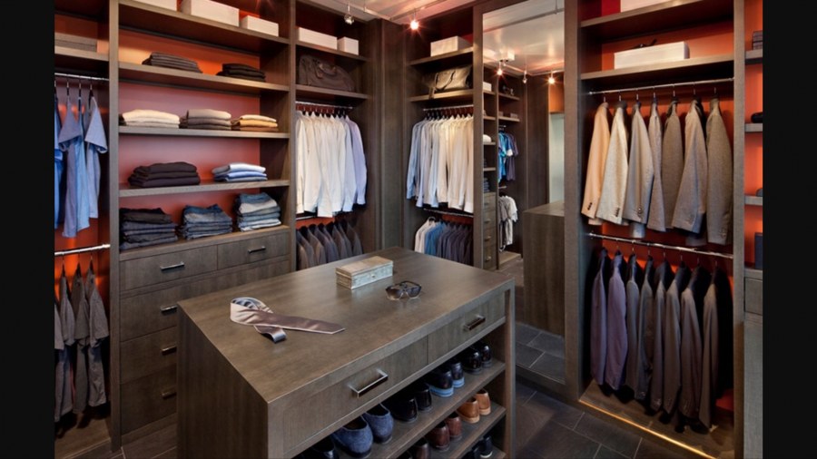 Гардеробная комната для мужчины