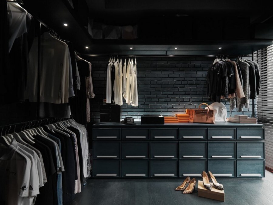 Черная гардеробная