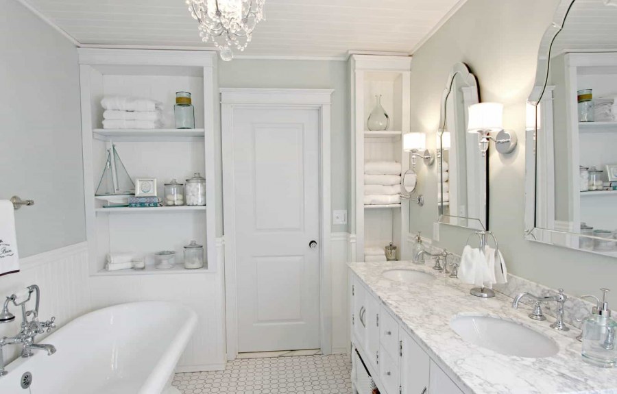 Ванная комната в белом стиле