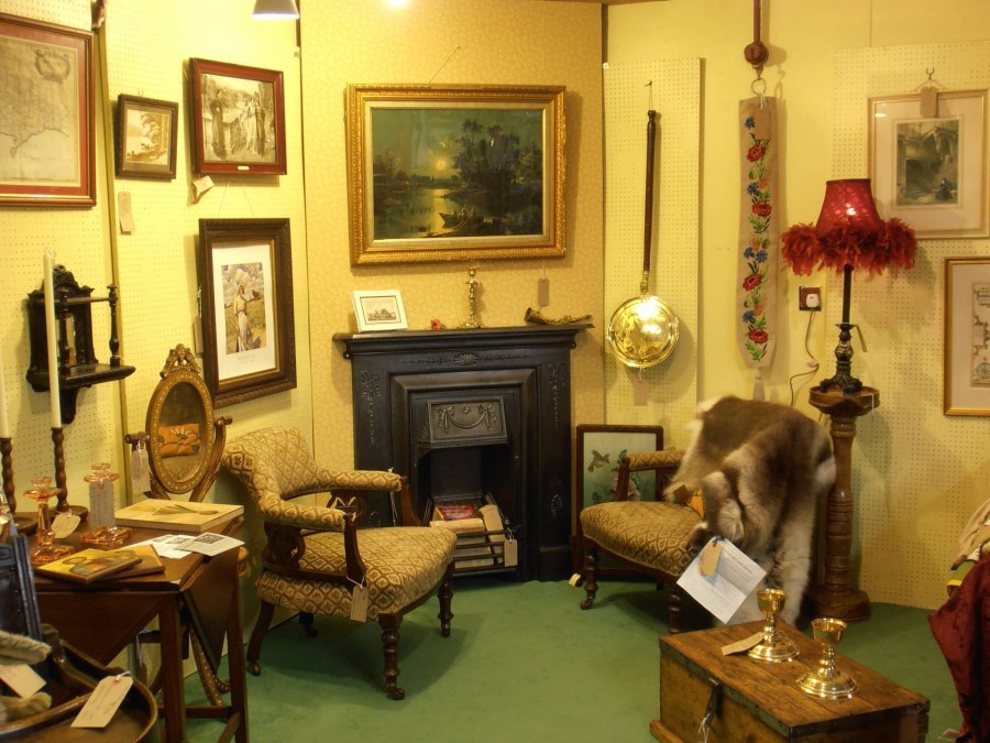 Антикварные вещи в интерьере