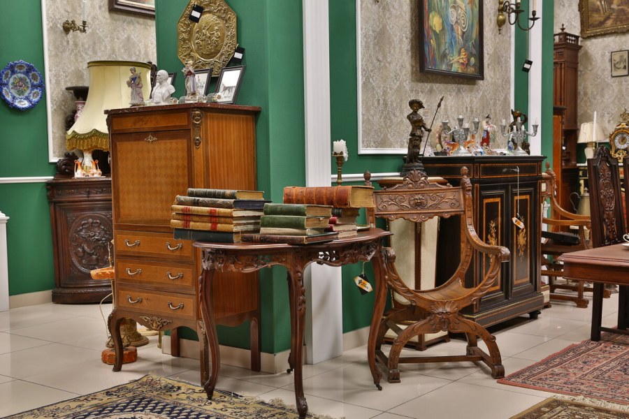 Антикварная мебель в интерьере