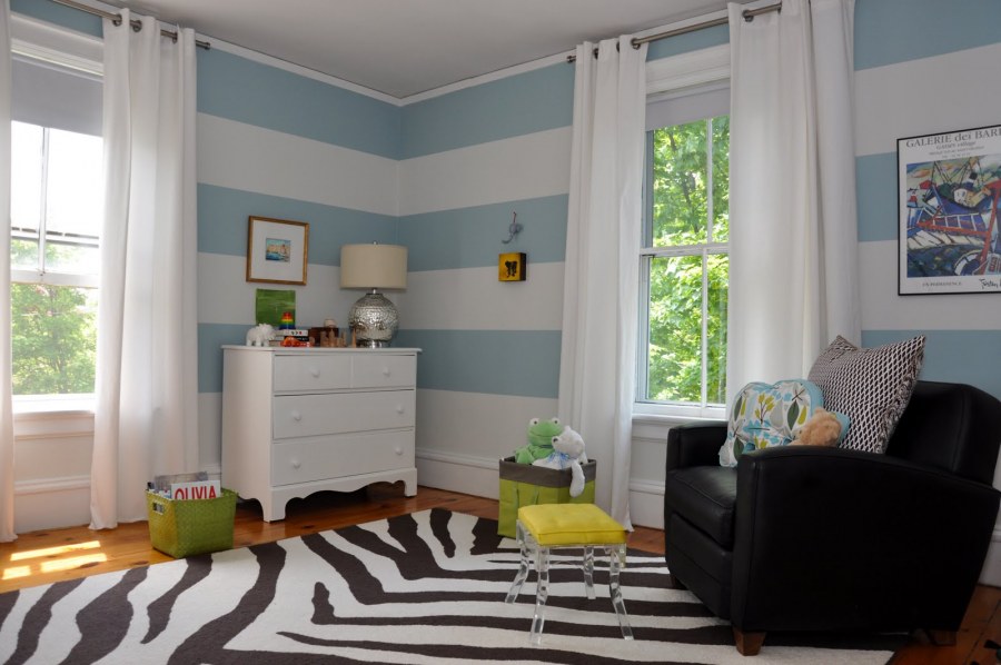 Детская с серо голубыми стенами