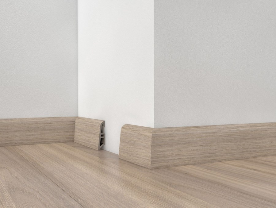 Плинтус рядом с встроенной мебелью