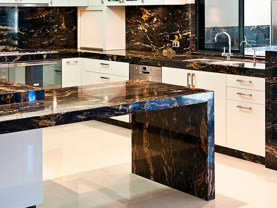 Гранит Блэк Космик столешница