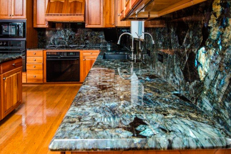 Лабрадорит Лемуриан Блю