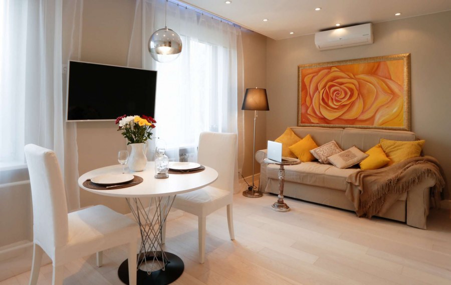 Кухня гостиная в теплых тонах