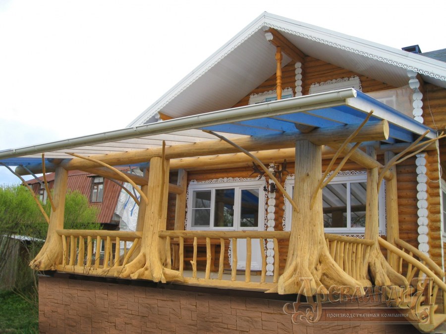 Открытая веранда из бревен