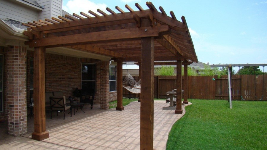 Навес к дому из дерева