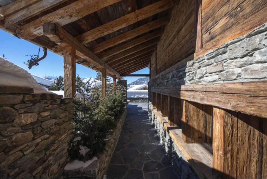 Каменный забор Шале