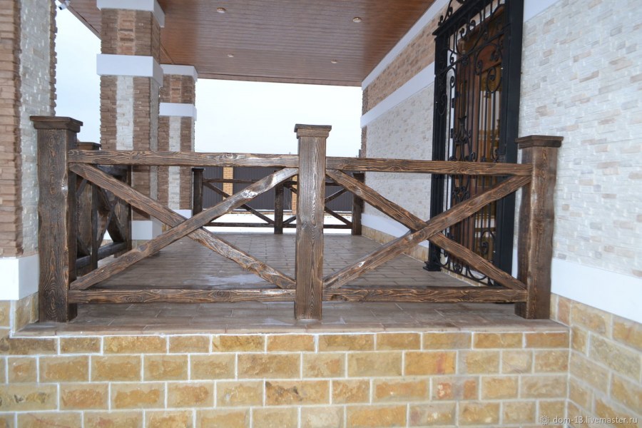 Перила из состаренного дерева