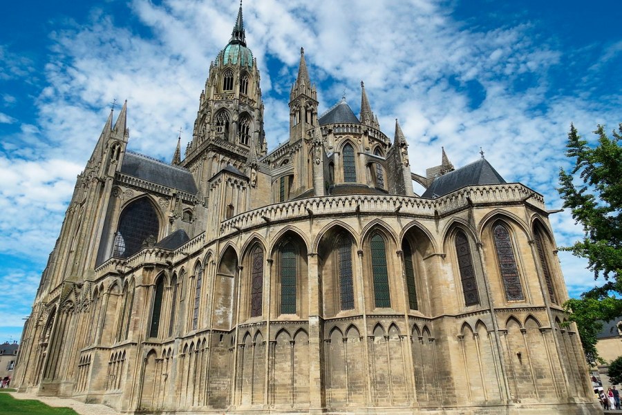 Романский кафедральный собор