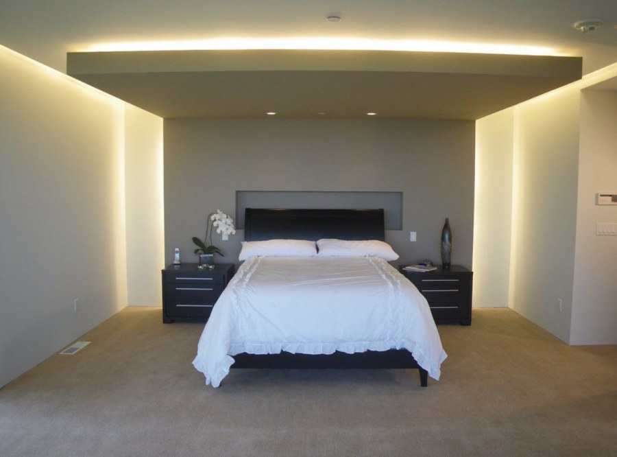 Ниша с подсветкой в спальне