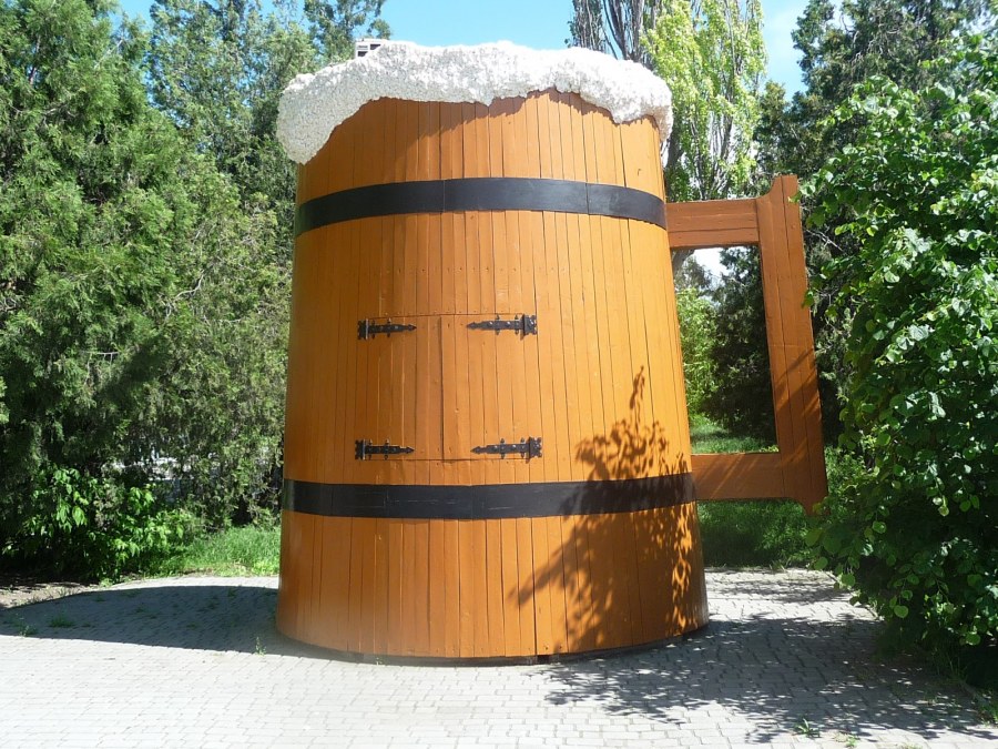 Пивная в виде бочки