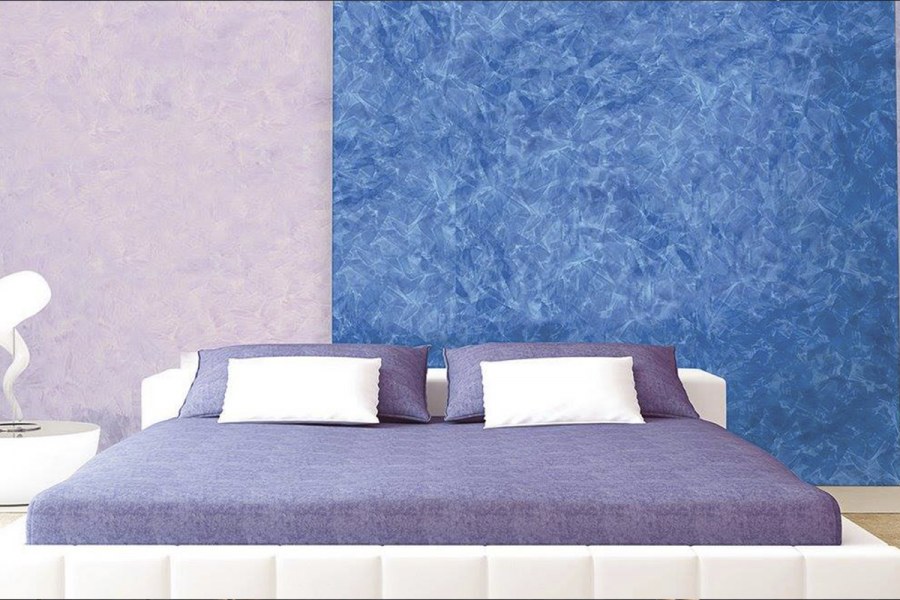 Сиреневая декоративная штукатурка в интерьере