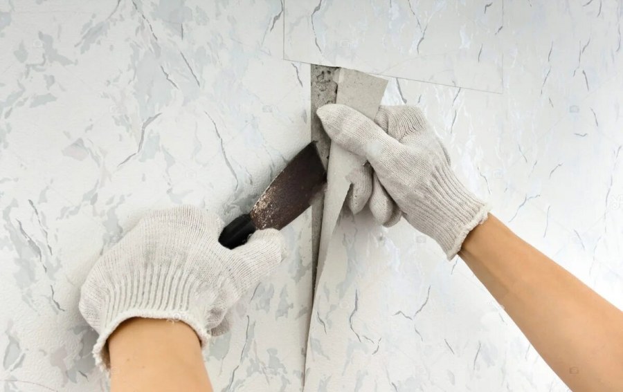 Демонтаж отделки стен