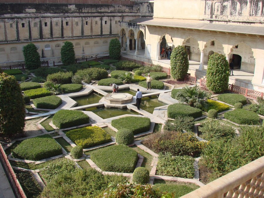 Сады чор-баг («улица четырех садов») в Исфахане